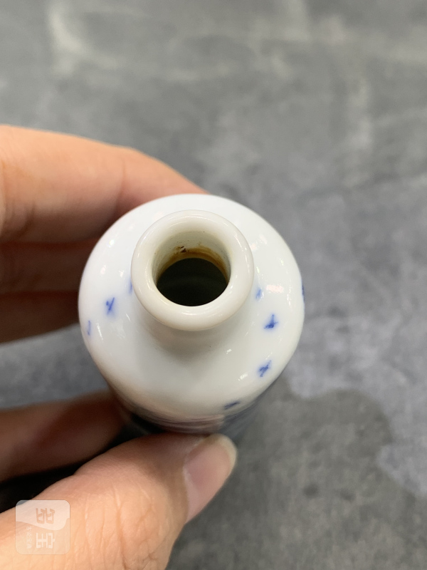 清晚期青花寒江独钓纹鼻烟壶 - 图8